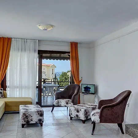 Akay Garden Family Club *