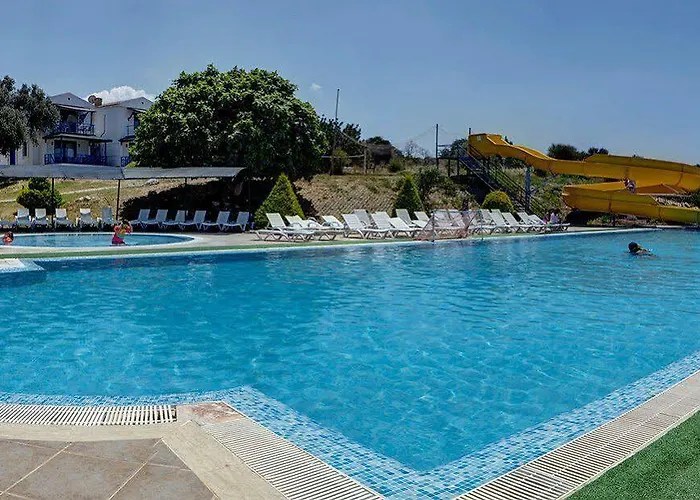 Akay Garden Family Club *